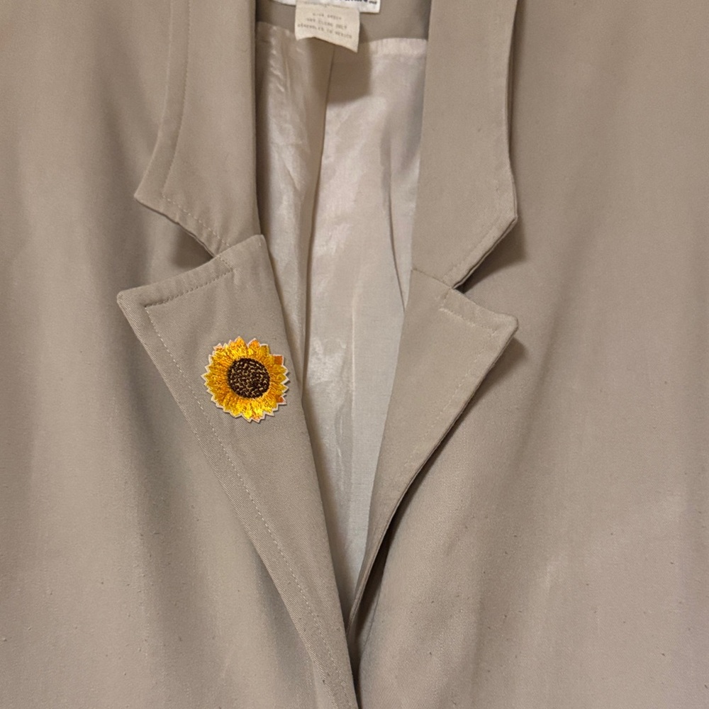 David Benjamin unique size 6 Women's Tan Long Coat with a sunflower & butterfly - Picture 5 of 12